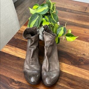 Classic Brown Ankle Boots with Leather Finish